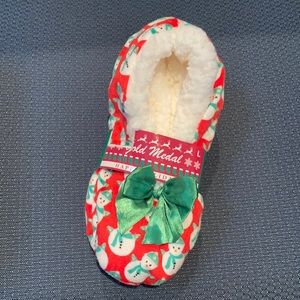 Gold Medal Women's Christmas Lined Slippers, Size Large, Christmas colors.